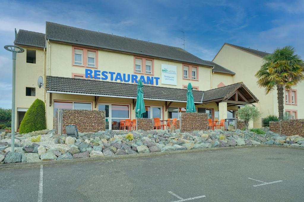 Brit Hotel Les Evens Saint-Saturnin  Luaran gambar