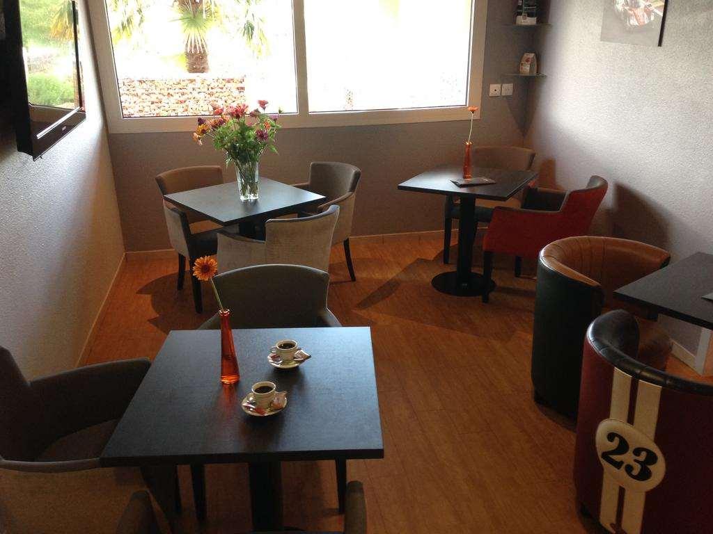 Brit Hotel Les Evens Saint-Saturnin  Restoran gambar