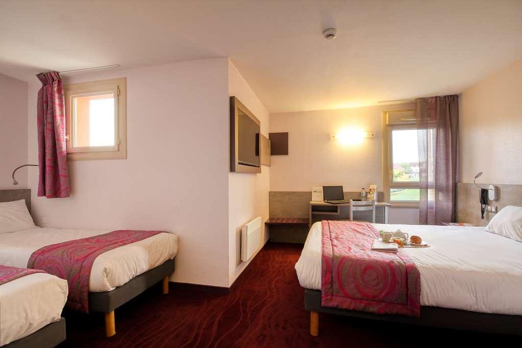Brit Hotel Les Evens Saint-Saturnin  Bilik gambar