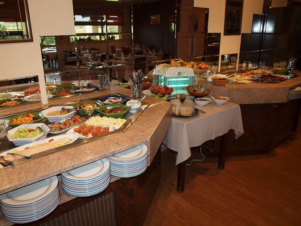 Brit Hotel Les Evens Saint-Saturnin  Luaran gambar