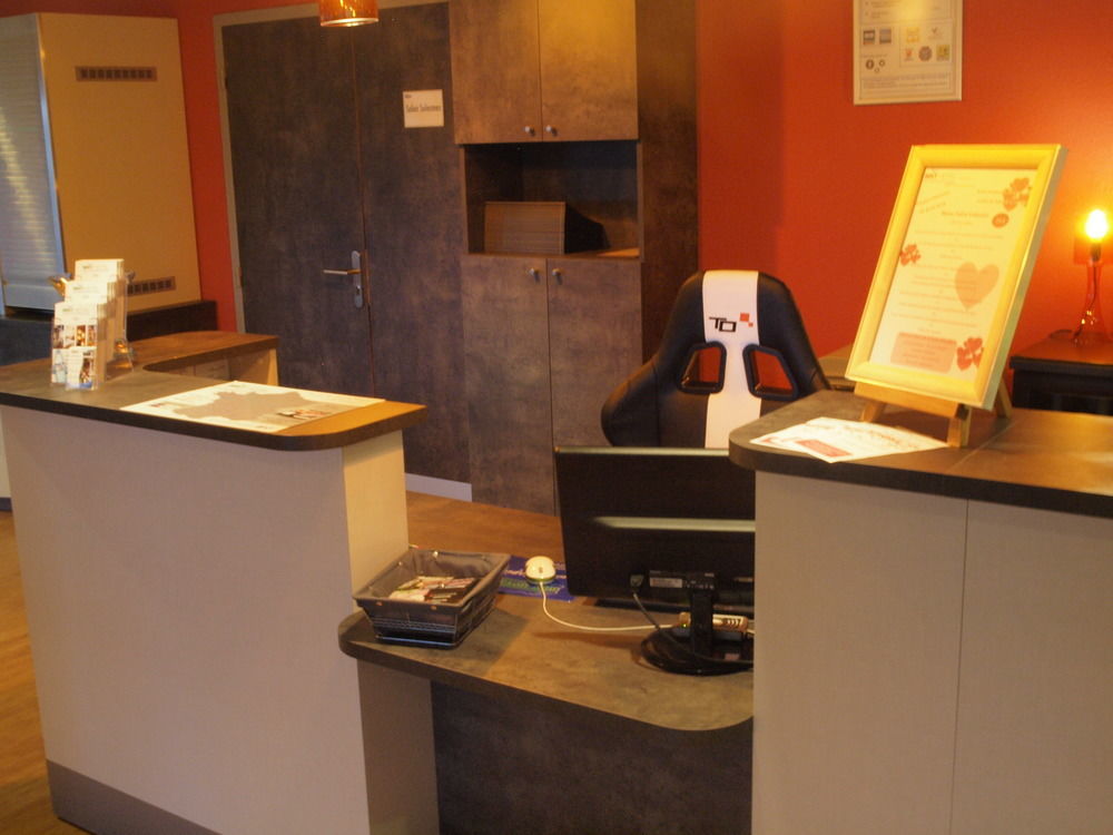 Brit Hotel Les Evens Saint-Saturnin  Luaran gambar