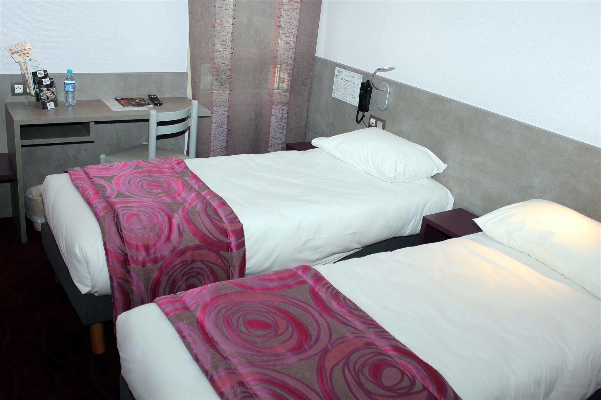 Brit Hotel Les Evens Saint-Saturnin  Luaran gambar