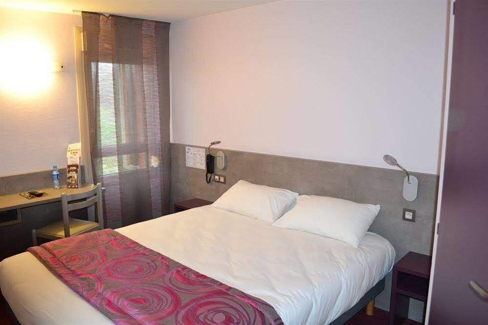 Brit Hotel Les Evens Saint-Saturnin  Luaran gambar